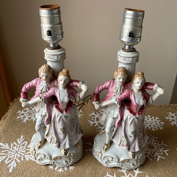 VTG Colonial Couple Lamps - Picture 1 of 5